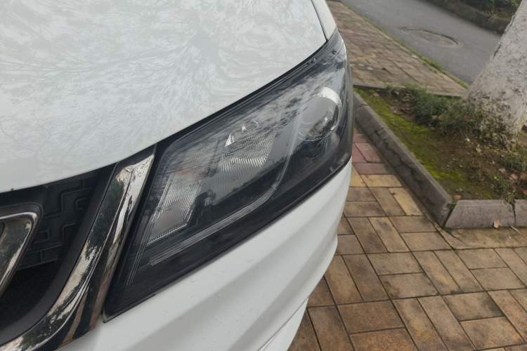 Used Geely Auto Emgrand 2017 Sedan Million Edition 1.5L Manual Upward Connect Version Left Front Headlight