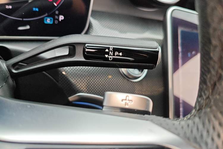 Used Mercedes-Benz C-Class 2023 Revised C 200 L Sport Edition Gear Lever