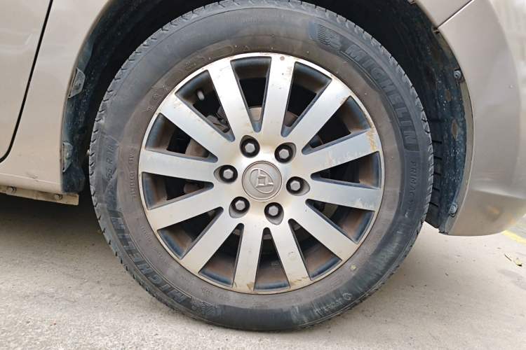 Used SAIC MAXUS G10 2016 2.0T Automatic Fashion Edition Right Front Wheel Hub