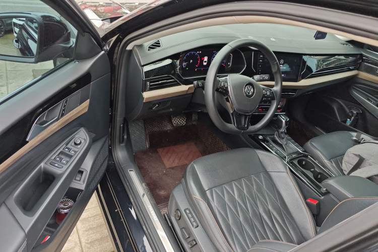 Used Volkswagen Passat 2020 330TSI Luxury Edition China VI