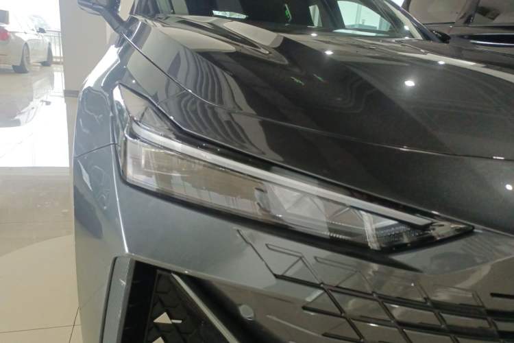 Used CHANGAN UNI-V 2023 1.5T Prestige Model