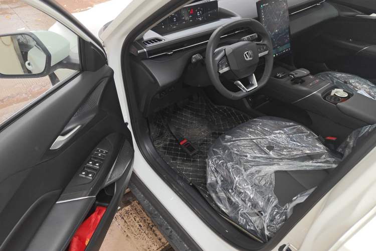 Used CHANGAN Eado 2025 Blue Whale 1.5T 500Bar Prestige Model Driver Seat