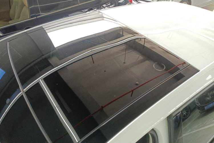 Used Volkswagen Golf 2017 1.6L Automatic Comfort Million-Vehicle Anniversary Edition Roof