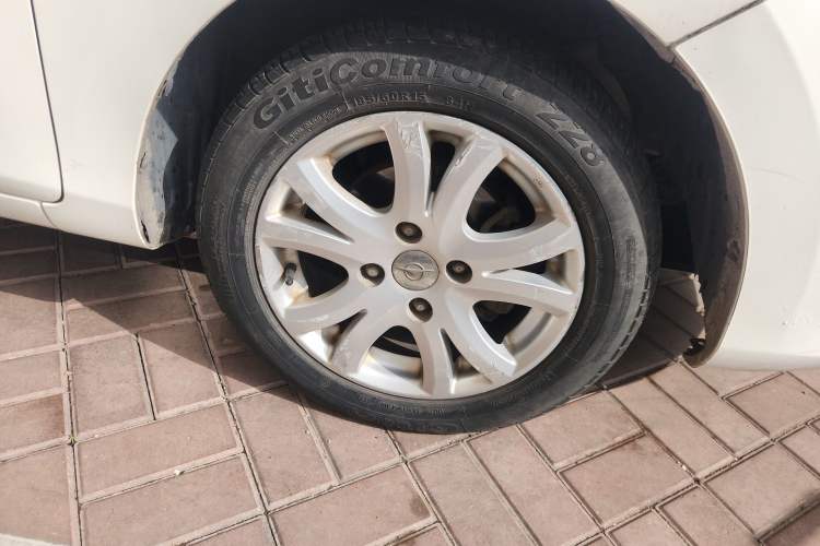 Used Haima M3 2014 1.5L Manual Elite Edition Right Front Wheel Hub