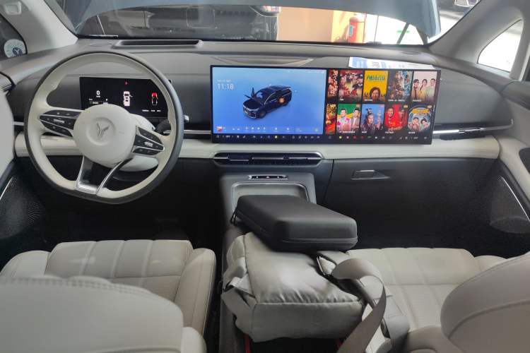 Used VOYAH Dream 2025 PHEV Four-Wheel-Drive Flagship Kunpeng Edition
