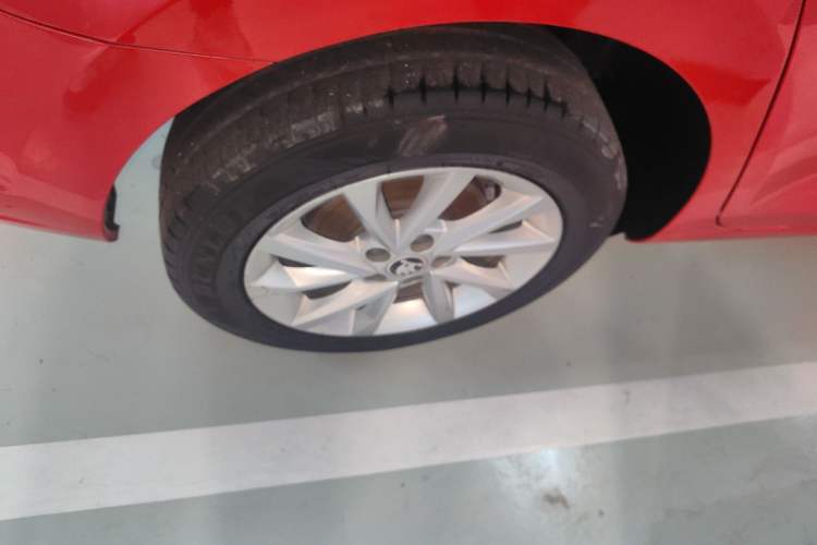 Used Skoda Rapid Spaceback 2020 1.5L Automatic Standard Edition Right Rear Wheel Hub