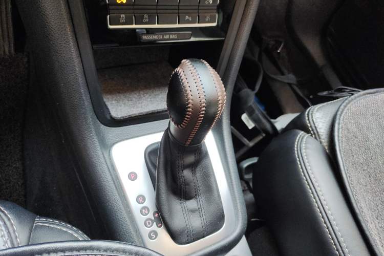 Used Volkswagen Sharan 2018 380TSI Luxury 6-Seater Gear Lever