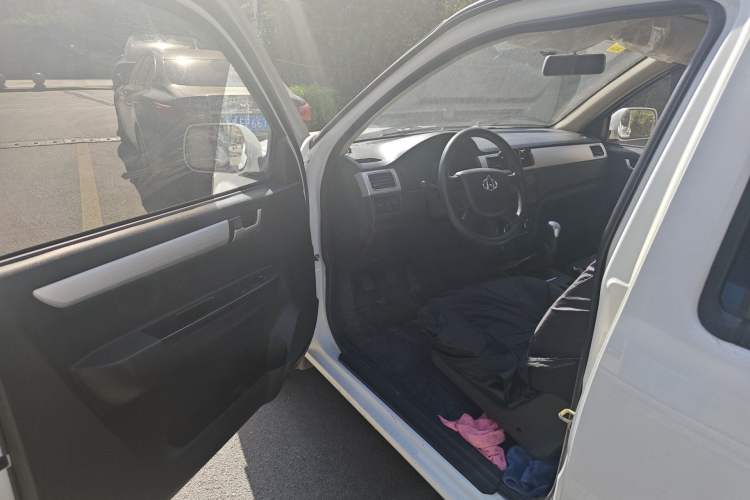 Used CHANGAN KAICHENG F300 2022 1.5L "True Fragrance" Long-Wheelbase DAM15KL Driver Seat