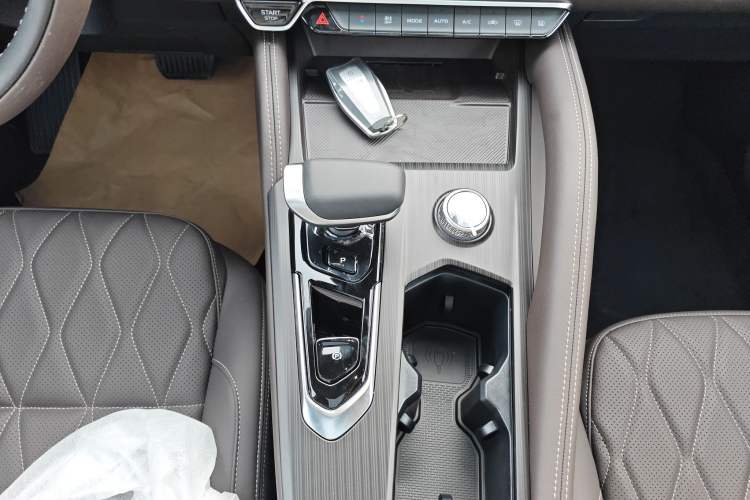 Used Geely Auto Monjaro L 2025 2.0TD Automatic Xingyun Version Gear Lever