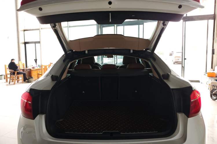 Used BMW X6 2015 xDrive28i Trunk