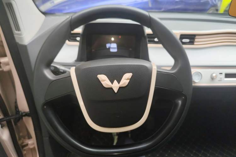 Used Wuling Hongguang MINIEV 2021 Macaron Fashion Model Lithium Iron Phosphate Steering Wheel