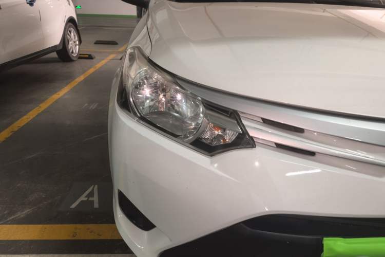 Used Toyota Vios 2014 1.3L Automatic Standard Edition Right Front Headlight