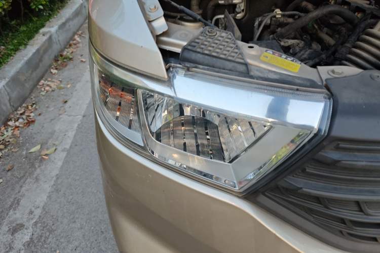 Used Wuling Hongguang V 2021 1.5L Jingqu Version LAR Right Front Headlight