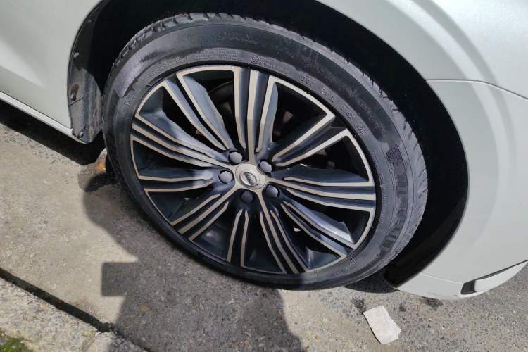 Used Volvo S60 2022 B4 Zhiyuan Luxury Edition Right Front Wheel Hub