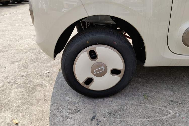 Used Bestune Pony 2026 222km Colorful Horse Right Rear Wheel Hub