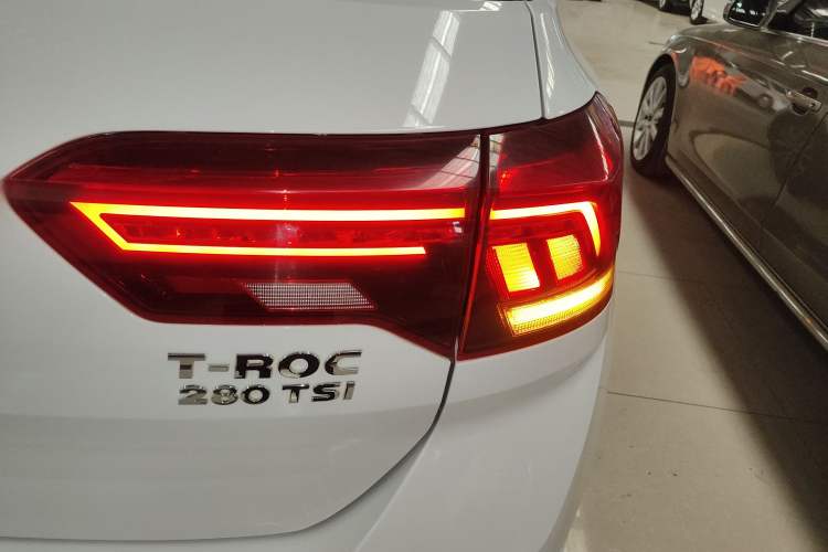 Used Volkswagen T-ROC 2018 280TSI DSG Two-Wheel-Drive Comfort Version China V Standard Right Rear Taillight