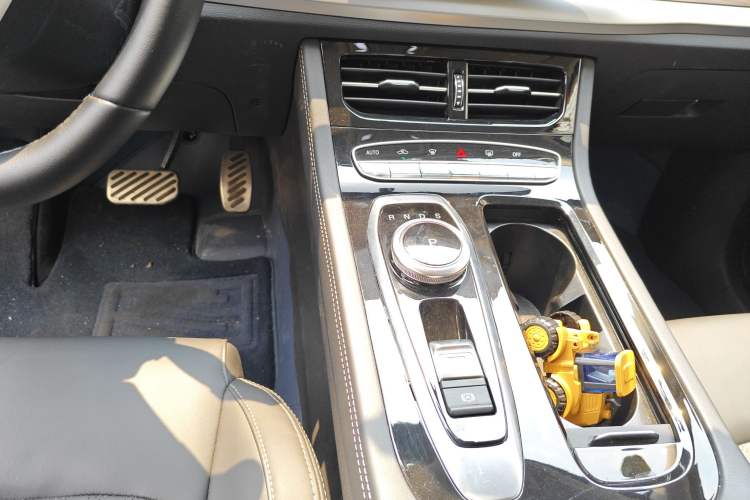 Used Skyworth HT-i 2024 1.5L PHEV 115KM Prestige Edition Gear Lever