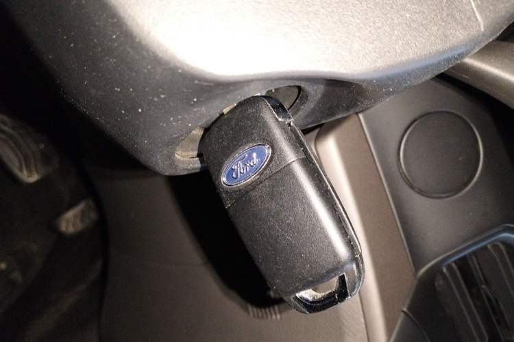 Used Ford Transit 2023 2.0T Gasoline Automatic Multi-Function Commercial Vehicle Mid-Drive Mid-Roof 5/6 Seats
