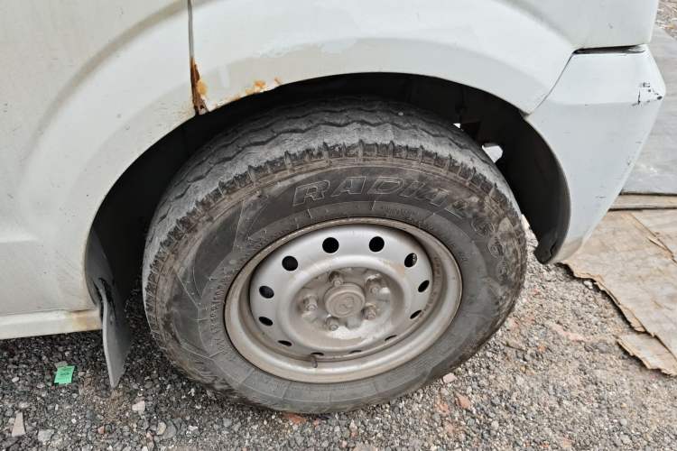 Used Ruichi EC35 2021 EC35 II Standard Edition 38.7 kWh Right Front Wheel Hub