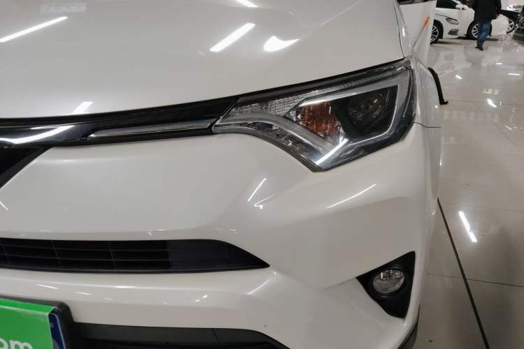 Used Toyota RAV4 2016 2.0L CVT Two-Wheel Drive Fashion Edition China V Standard
