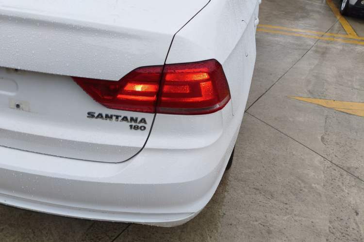 Used Volkswagen Santana 2016 1.6L Manual Fashion Edition Exterior 3