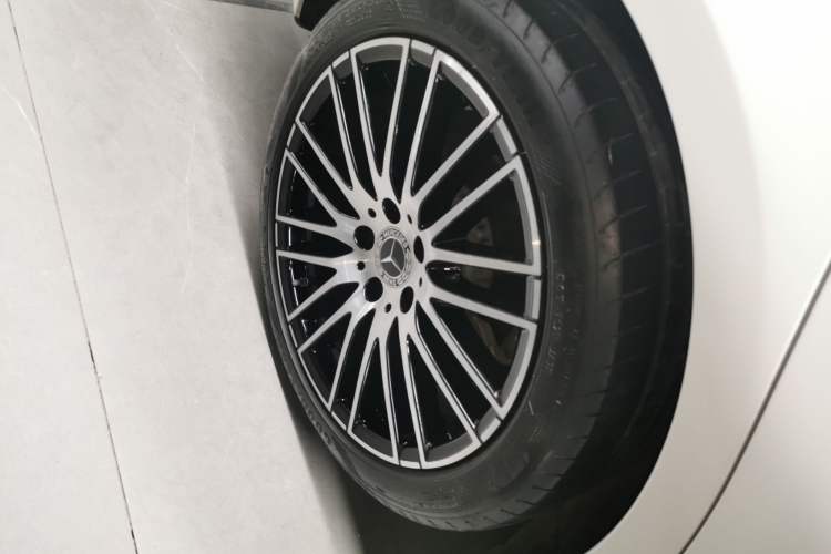 Used Mercedes-Benz C-Class 2023 Revised C 200 L Sport Edition Right Rear Wheel Hub