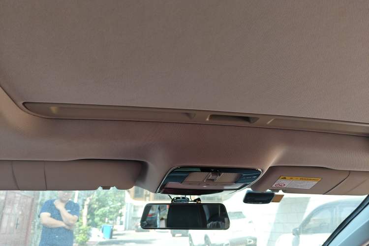 Used Roewe i6 New Energy 2017 45T Hybrid Connect & Smart Enjoyment Edition Headliner