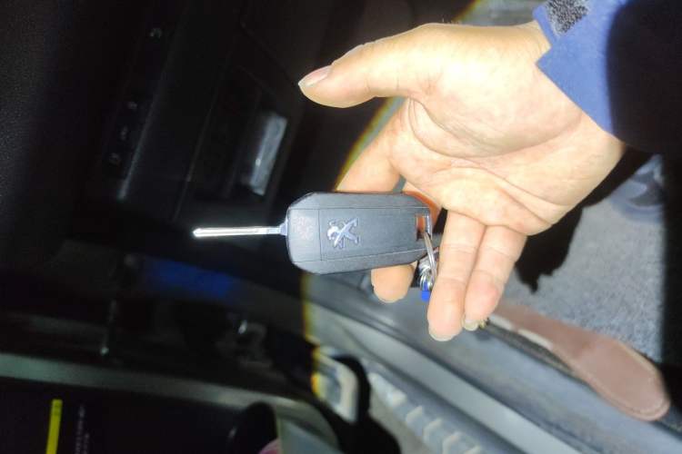 Used Peugeot 3008 2015 1.6THP Automatic Trend Edition Vehicle Key