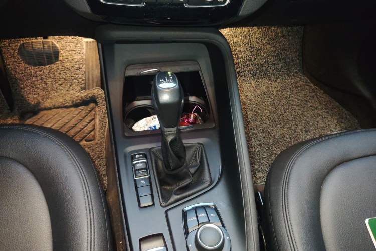 Used BMW X1 2016 sDrive18Li Premium Edition Gear Lever