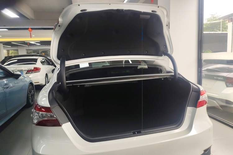 Used Toyota Camry 2021 2.0G Luxury Edition
