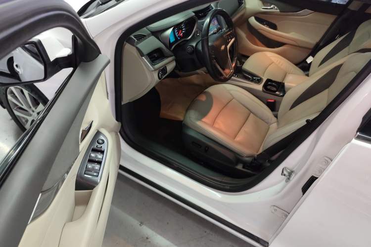 Used Chevrolet Malibu 2017 1.5T Automatic Luxury Edition Driver Seat