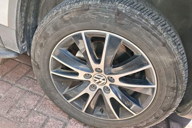 Used Volkswagen Tiguan 2013 1.8TSI Automatic Two-Wheel Drive Luxury Model Right Front Wheel Hub