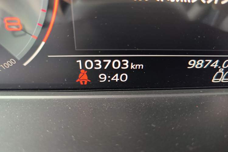 Used Audi Q5L Sportback 2022 40 TFSI Luxury Model Odometer Close Up