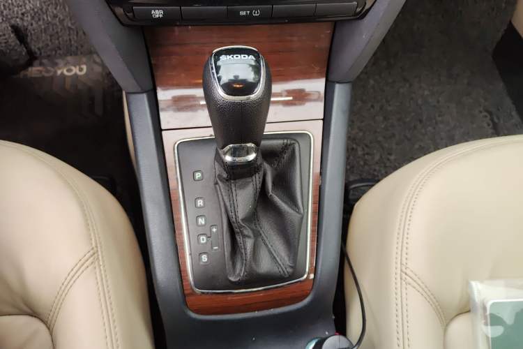 Used Skoda Octavia 2013 1.6L Automatic Yijun Edition Gear Lever