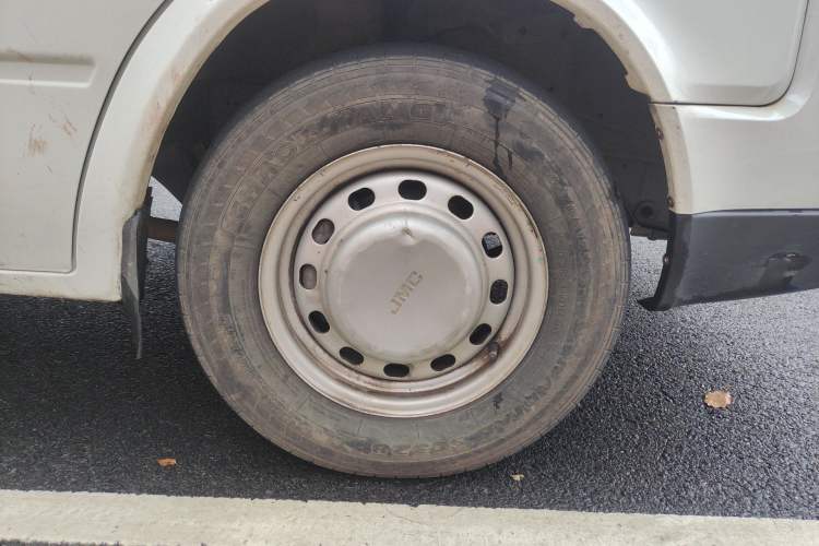 Used JMC Transit 2019 2.8T Commercial Version Short Wheelbase Mid-Roof 6-Seater China VI JX493