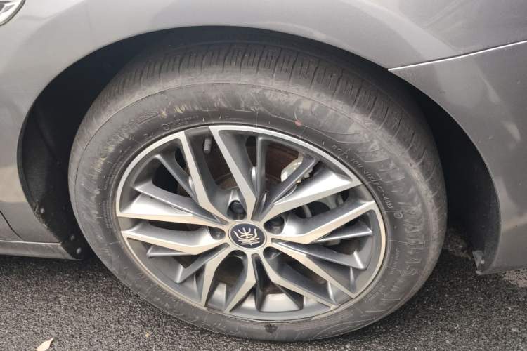 Used BYD Qin PLUS 2021 EV 500KM Luxury Model Right Front Wheel Hub