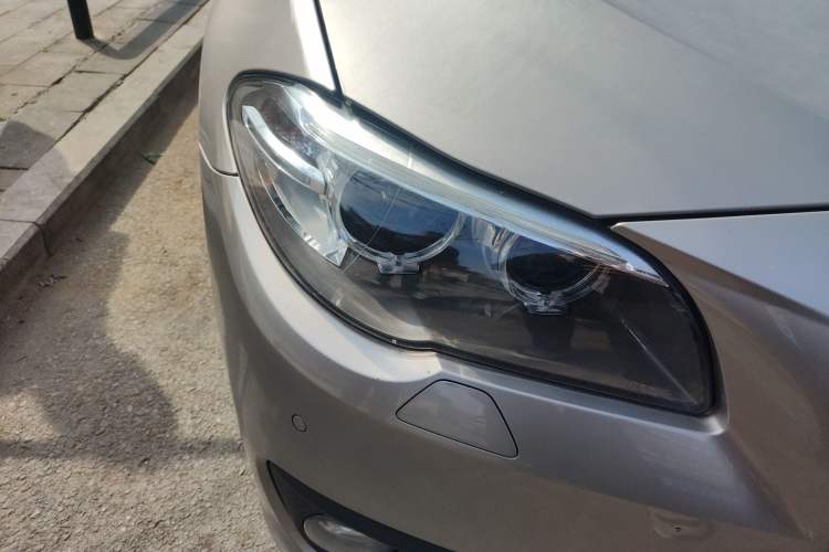 Used BMW 5 Series 2014 528Li Leading Model
