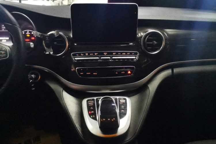 Used Mercedes-Benz V-Class 2018 V 260 Avantgarde Edition China V
