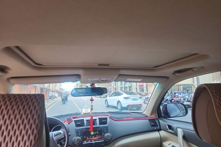 Used Toyota Highlander 2012 2.7L Two-Wheel Drive 7-Seater Luxury Edition Headliner