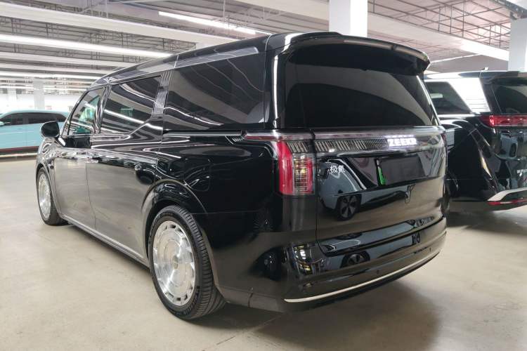 Used Zeekr 009 2024 7-Seater Aisle Version 108 kWh Exterior 2