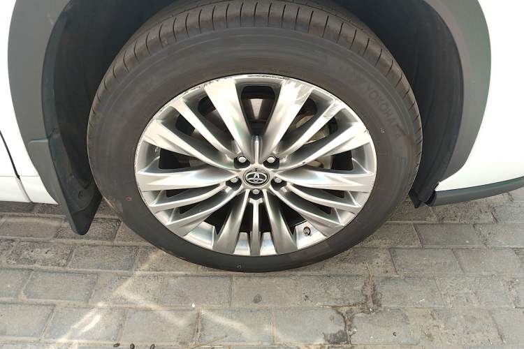 Used Toyota Highlander 2022 Dual-Engine 2.5L Four-Wheel Drive Supreme Edition 7-Seater Right Front Wheel Hub