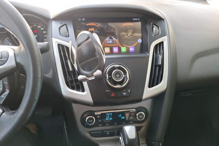 Used Ford Focus 2012 Sedan 1.6L Automatic Fashion Edition Audio And AC Panel