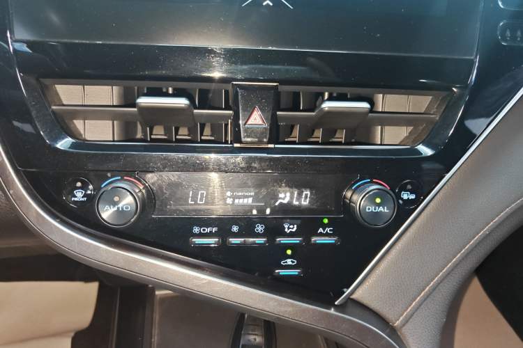 Used Toyota Camry 2023 2.5G Luxury Edition Audio And AC Panel