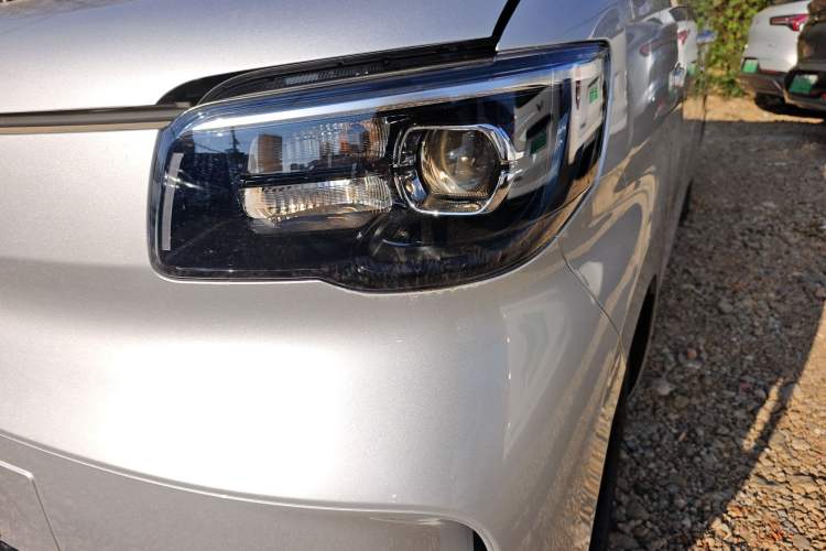 Used Wuling Zhiguang New Energy 2025 Standard Model Left Front Headlight