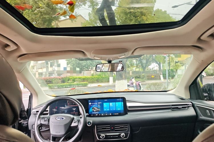 Used Ford Edge 2021 PLUS EcoBoost 245 Two-Wheel-Drive Platinum Edition 5 Seats Headliner