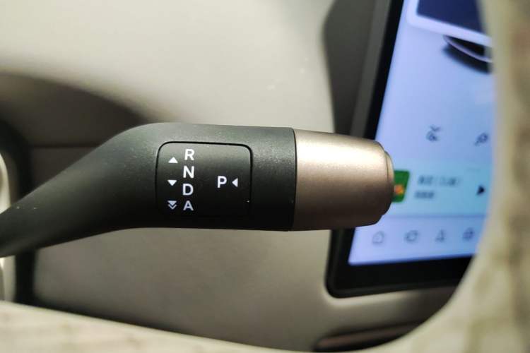 Used Li Auto i6 2025 Model Two-Wheel-Drive Standard Type Gear Lever