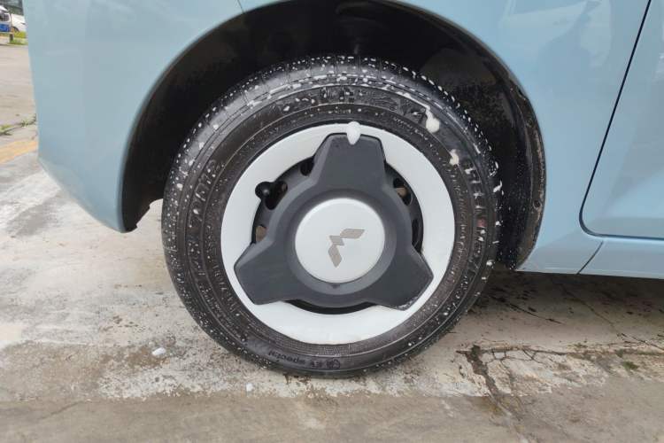 Used Wuling Hongguang MINIEV 2022 Easy Version Lithium Iron Phosphate Left Front Wheel Hub