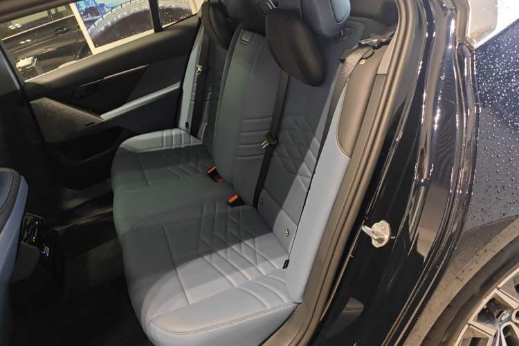 Used BMW i5 2024 eDrive 35L Luxury Model with M Sport Package
