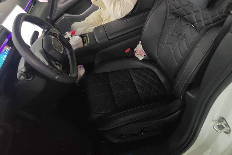 Used Lynk & Co 10 EM-P 2025 Facelifted Model 240 All-Wheel Drive Ultra Left Front Seat