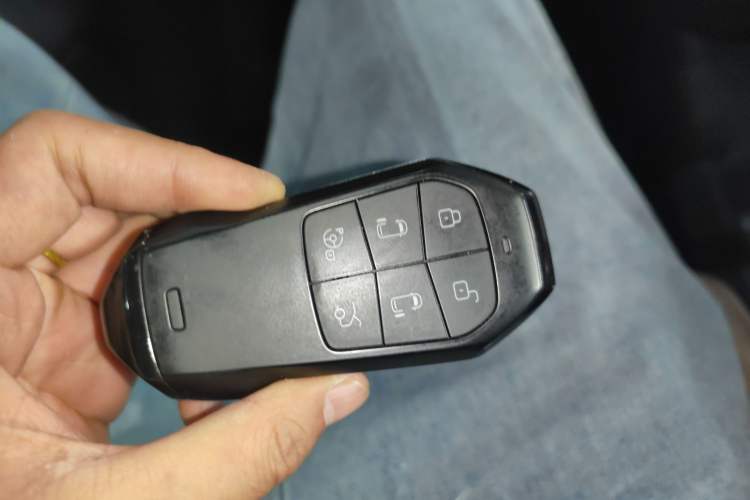 Used XPeng X9 2025 740 Ultra-Long Range Max Interior 1